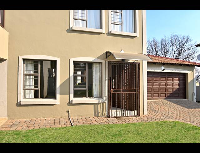 4 BEDROOM CLUSTER FOR SALE IN COUNTRY VIEW